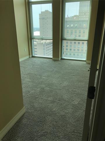 Building Photo - 500 Throckmorton St