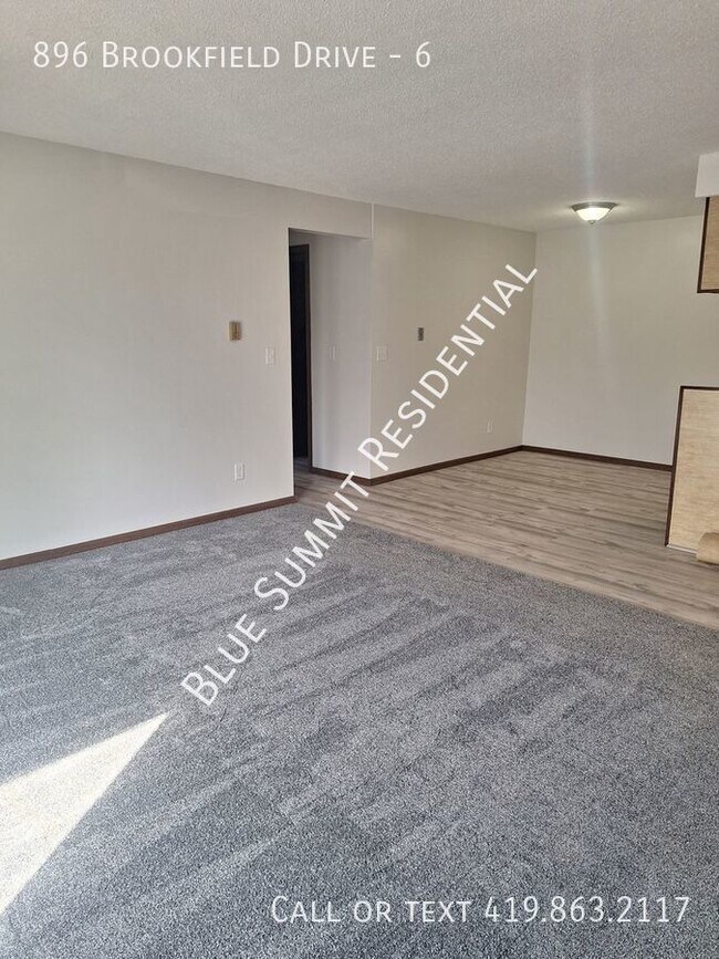 Foto del edificio - 896 Brookfield Dr