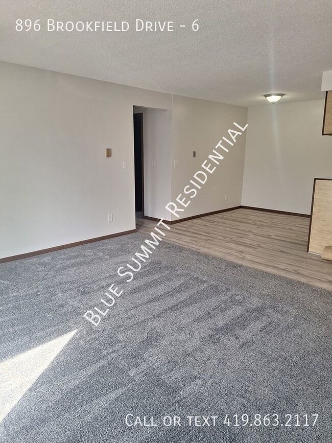 Building Photo - 896 Brookfield Dr