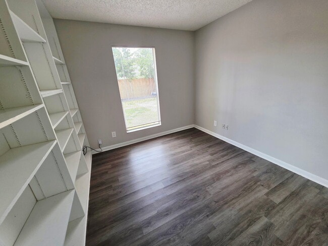 Building Photo - 11548 E Ride Dr