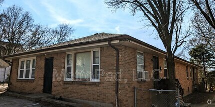 Building Photo - 1211 N Horsman St