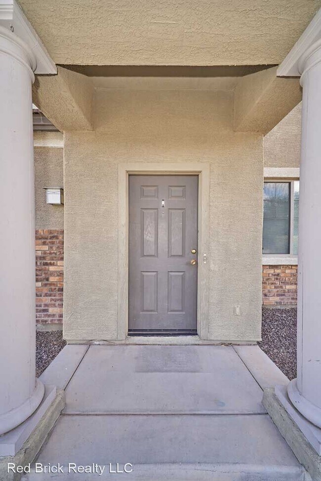 Building Photo - 6 br, 3 bath House - 313 E Gold Dust Way