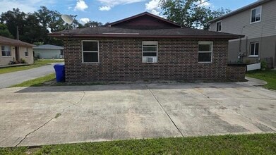 Building Photo - 522 Pinewood Ave