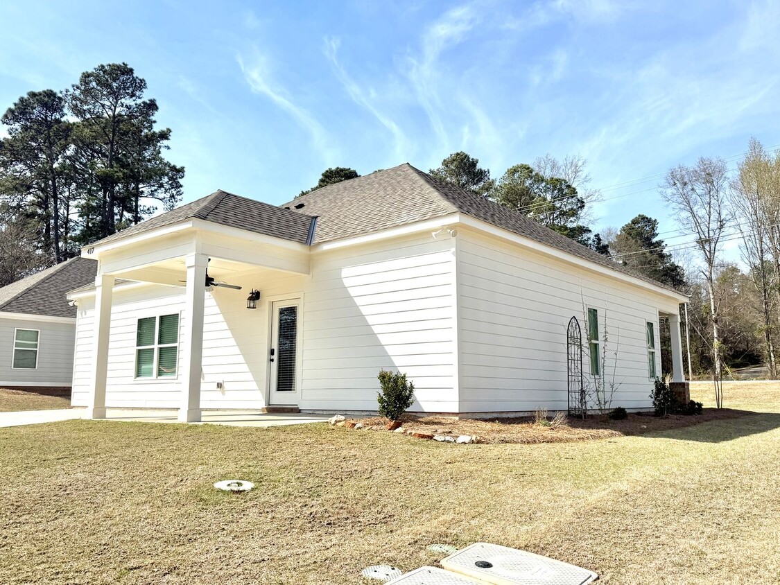 Building Photo - Beautiful 3 Bed, 2 Bath Energy Efficient Home