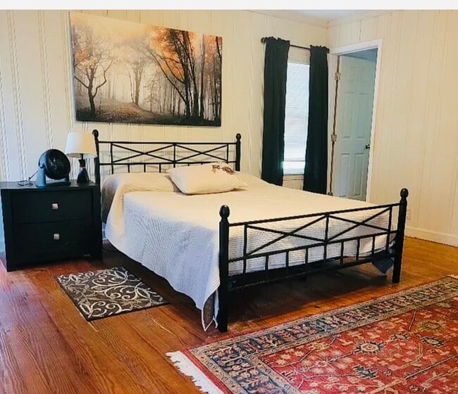 Black out curtains. Furnished. - 4037 Hamilton Rd