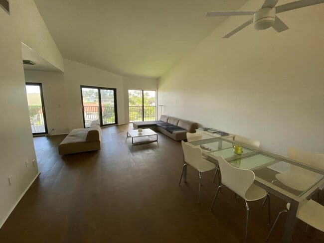 Building Photo - 5801 N Ocean Blvd