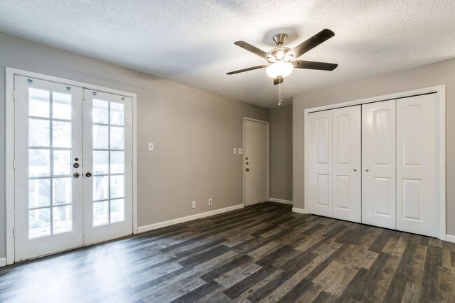 Nice French Doors for a Breeze - Shady Oaks