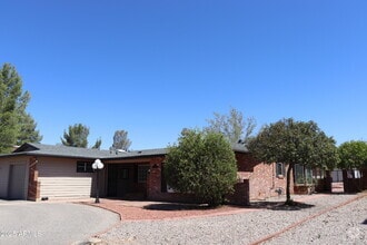 3712 St Andrews Dr