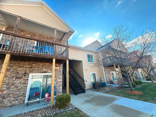 Building Photo - Meadow Cove