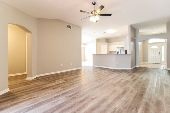 Foto del edificio - 3304 Pin Oak Ln