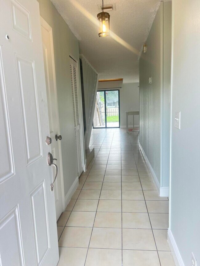 Building Photo - 12398 Westhampton Cir
