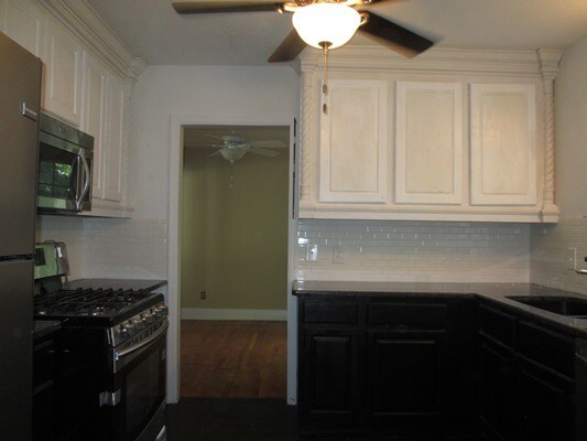 Building Photo - Preleasing for Late June 2024! (3) Bed/(2)...