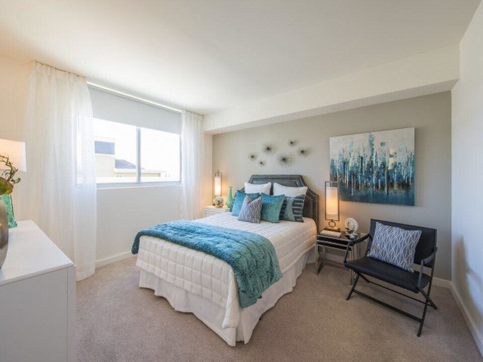 Foto principal - 4755 Fauntleroy Way SW