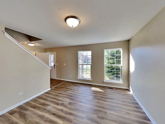 Building Photo - 274 Clarendon Ln