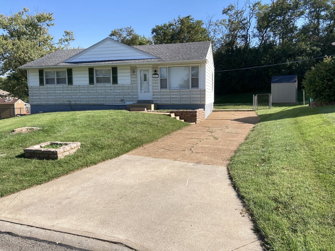 10437 Dandridge Dr, Saint Louis, MO 63123 House Rental in Saint Louis