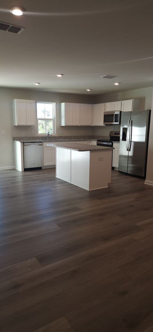 Building Photo - 3 BR Townhome in Arden Woods Townhomes