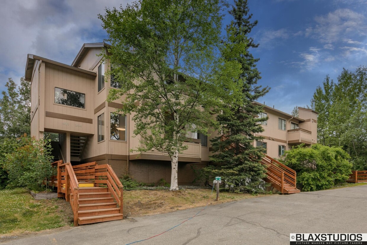 Foto principal - Gorgeous 1 bed, 1 bath, 1 car garage in Ea...