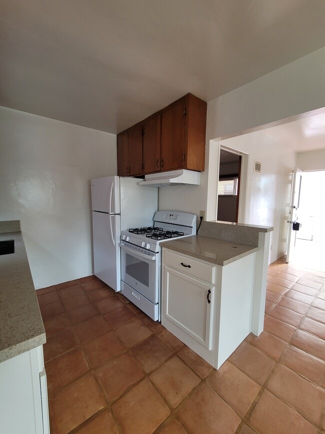 Building Photo - 744 Santa Rita Pl