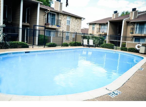 Foto del edificio - 3200 Country Club Dr W