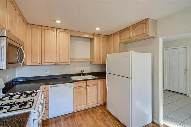Foto del edificio - 1729 N Mitchell Ave
