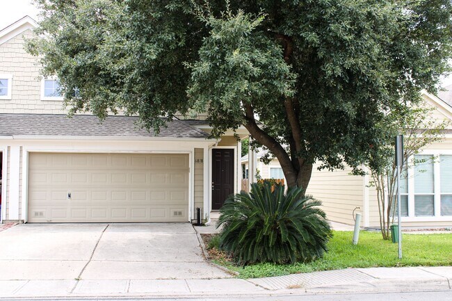 Building Photo - 3-BEDROOM TOWNHOME NEAR UTSA, MEDICAL CENTER