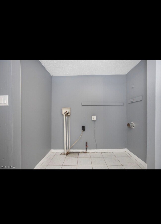 Foto del edificio - 7815 Jeffries Ave