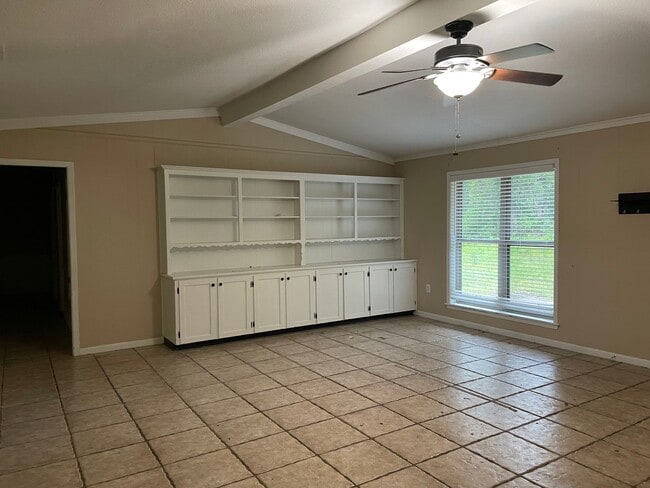 Building Photo - 3/2/2 plus bonus room WOISD
