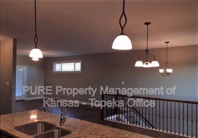 Building Photo - 4415 SE Gemstone Ln
