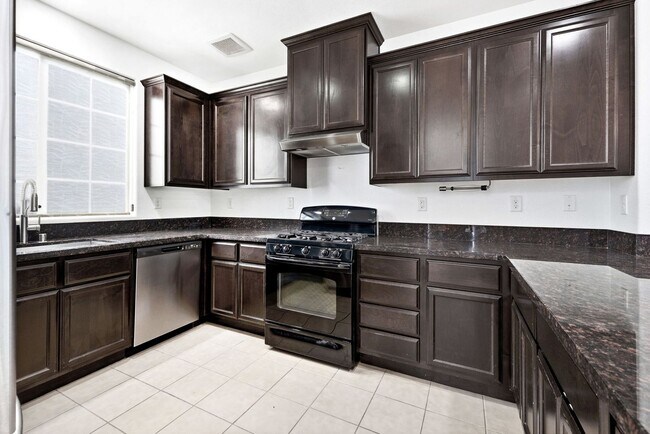 Foto del edificio - Impeccable 3 bedroom house in Davis Mace Ranch