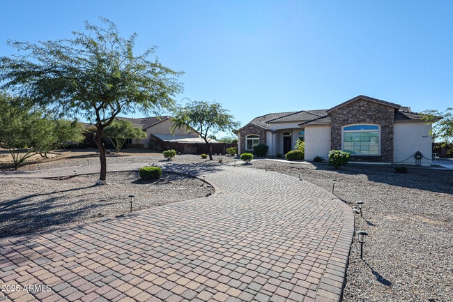 Building Photo - 6327 E Dixileta Dr