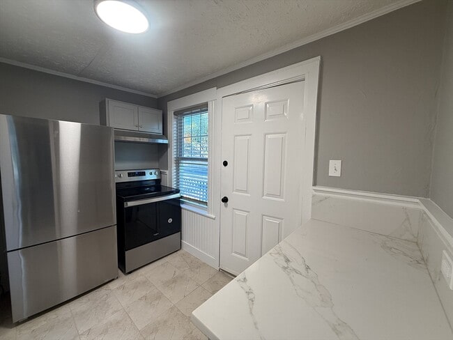 Building Photo - 198 E Central St