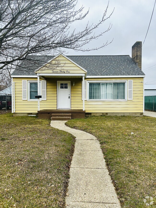Building Photo - 741 Banghart St