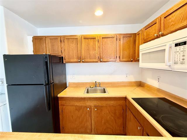 Foto del edificio - 9839 Walnut St