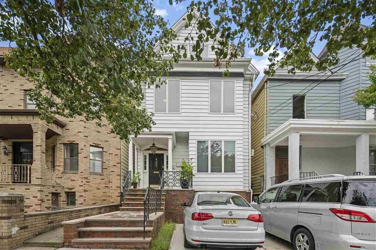 Primary Photo - 202 Shippen St