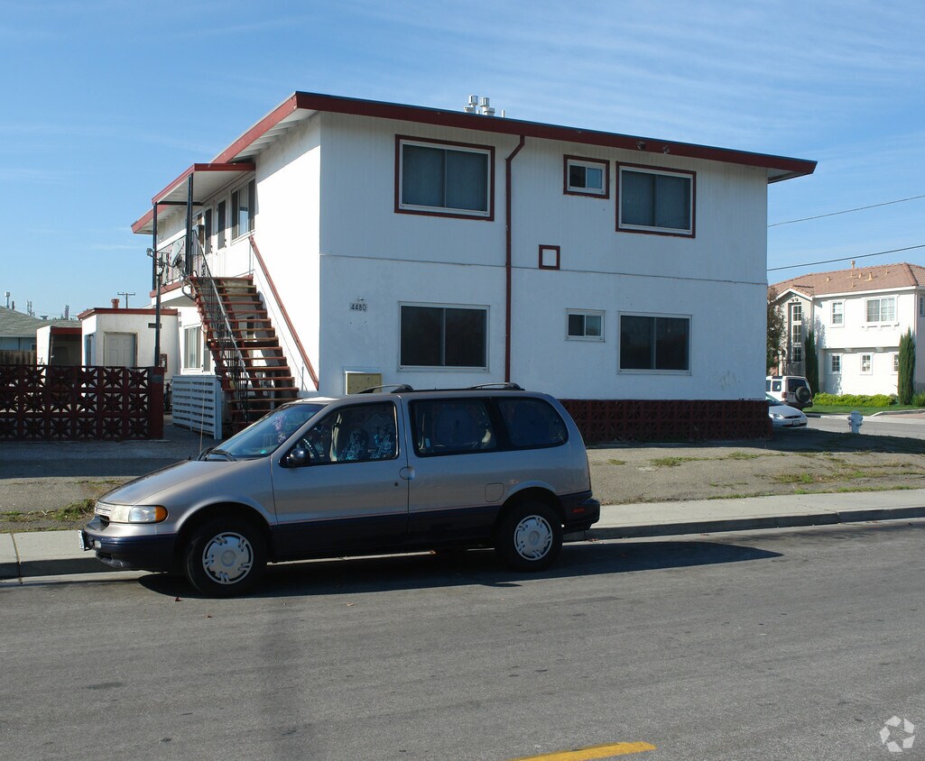 Building Photo - 4470-4480 Bassett St