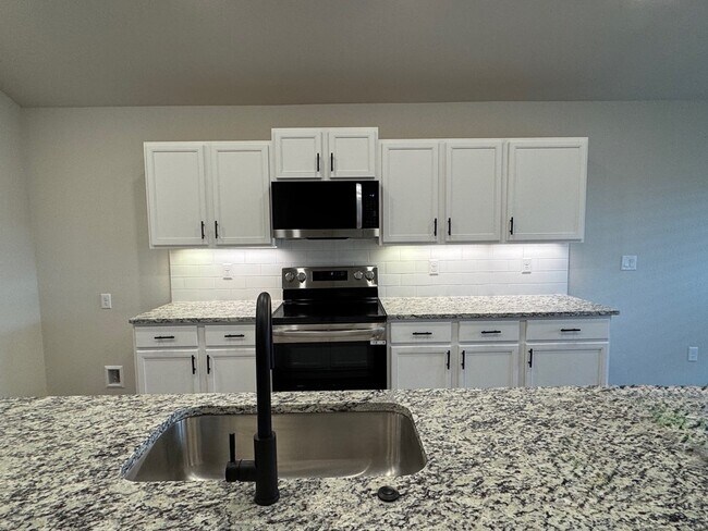 Foto del edificio - 323 Trailblazer Ln