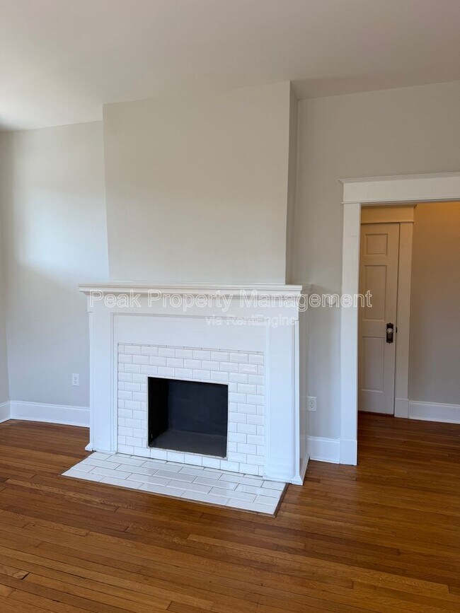 Building Photo - 3400 Carolina Ave