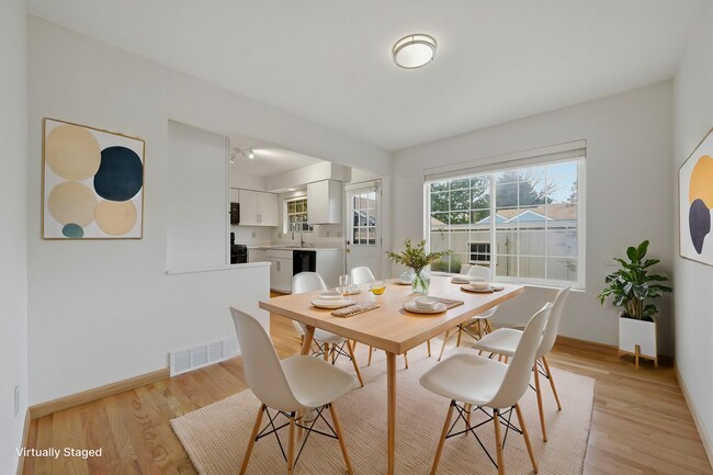 Foto del edificio - Updated 3BR Townhome in Centennial | 2-Car Garage, Pool & Pickleball