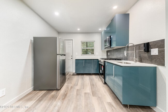 Foto del edificio - 231 E 16th St