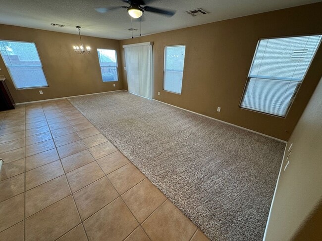 Foto del edificio - Beautiful 3 bedroom/2.5 bath home in great neighborhood