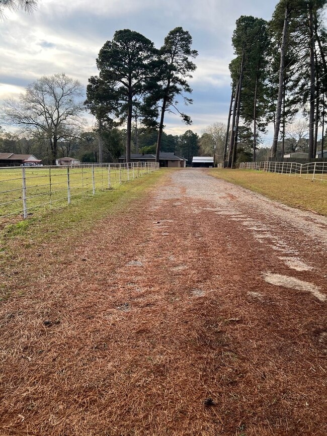 Foto del edificio - ** 2BED/2BATH Remodeled Suburban Apt. **