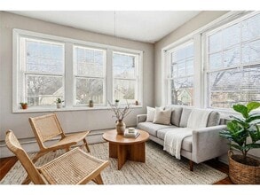 Building Photo - 604 Holly Ave