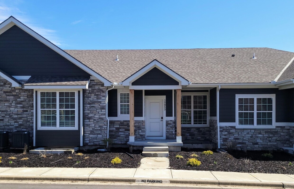 Foto principal - 15845 Foster St
