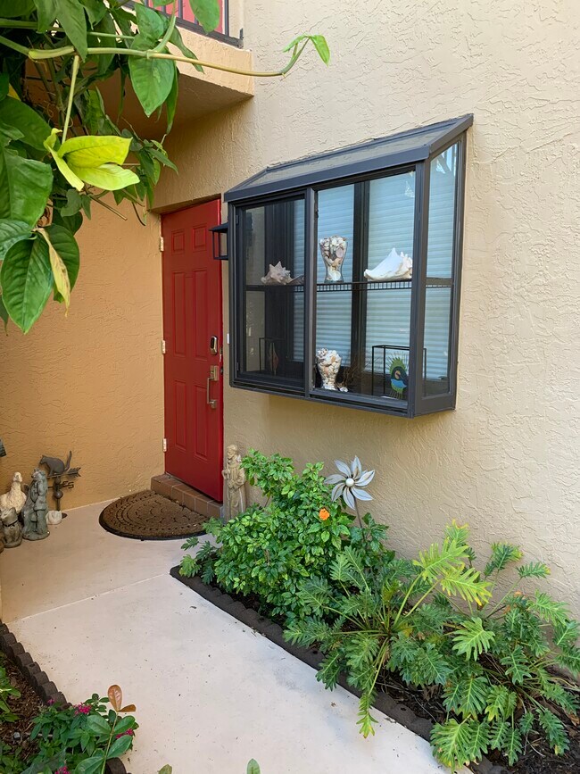 Building Photo - 1001 SE 6th Ave