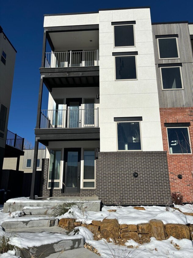 Foto principal - Luxurious Townhome