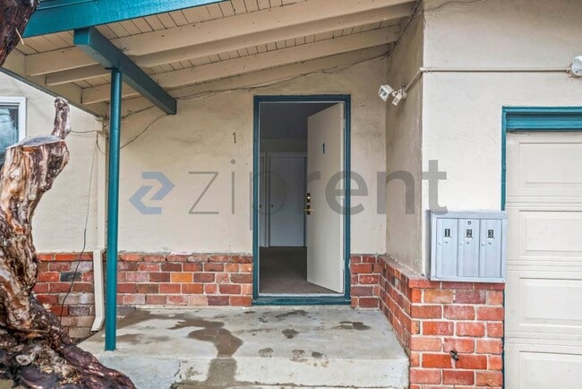 Foto del edificio - 1883 Robin Ln