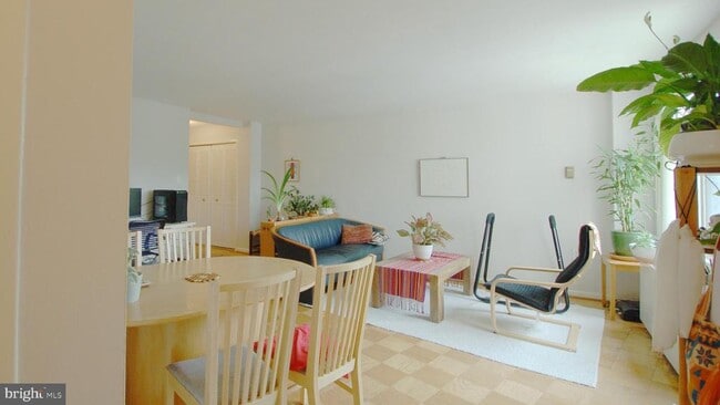 Building Photo - 10201 Grosvenor Pl