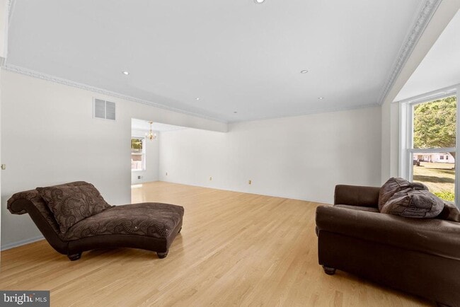 Building Photo - 53 Perilli Dr
