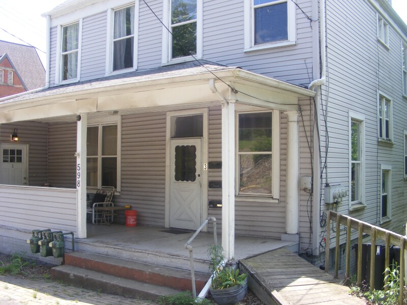 Primary Photo - 598 4th Ave