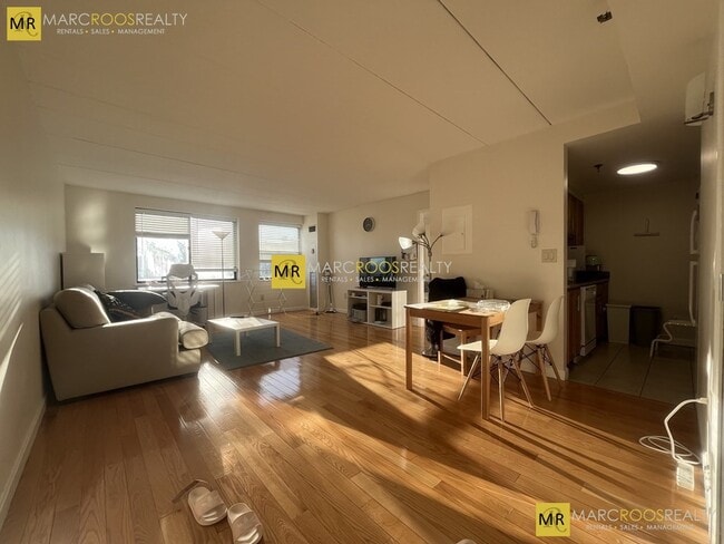 Building Photo - 1933 Commonwealth Ave